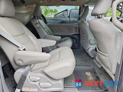 Zdjęcie 11 z 13 samochodu: 2019 TOYOTA SIENNA XLE 8-PASSENGER VIN:5TDYZ3DC0KS996799 - miniatura