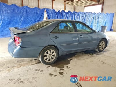 Trzecie zdjęcie samochodu z tyłu: 2004 TOYOTA CAMRY XLE VIN:4T1BE30K64U817478 - miniatura