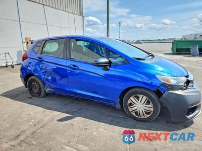 Czwarte zdjęcie samochodu z boku: 2018 HONDA FIT LX VIN:3HGGK5G45JM724667 - miniatura