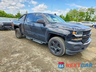 Czwarte zdjęcie samochodu z boku: 2017 CHEVROLET SILVERADO K1500 VIN:1GCVKNEC1HZ241203 - miniatura