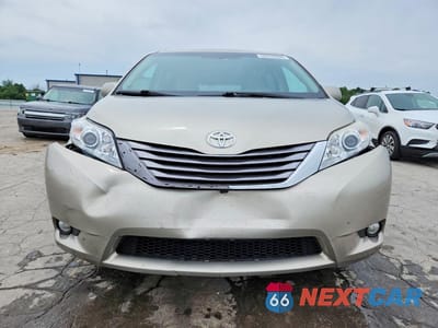 Piąte zdjęcie samochodu w środku: 2017 TOYOTA SIENNA XLE PREMIUM 8-PASSENGER VIN:5TDYZ3DC0HS771114 - miniatura