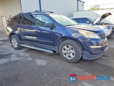 Czwarte zdjęcie samochodu z boku: 2015 CHEVROLET TRAVERSE LS VIN:1GNKRFED8FJ313000 - miniatura