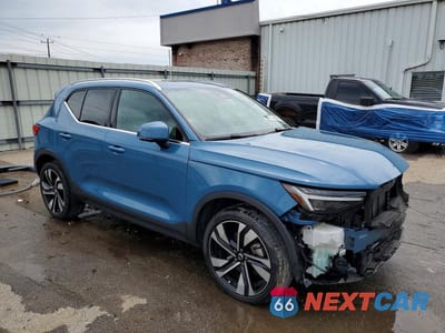 Czwarte zdjęcie samochodu z boku: 2024 VOLVO XC40 PLUS VIN:YV4L12UE2R2214501 - miniatura