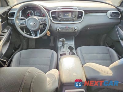 Zdjęcie 8 z 13 samochodu: 2016 KIA SORENTO LX VIN:5XYPG4A37GG077222 - miniatura