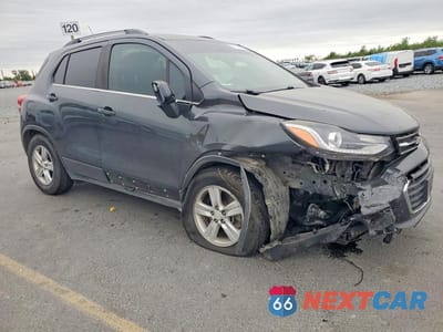 Czwarte zdjęcie samochodu z boku: 2017 CHEVROLET TRAX 1LT VIN:3GNCJLSB4HL155215 - miniatura
