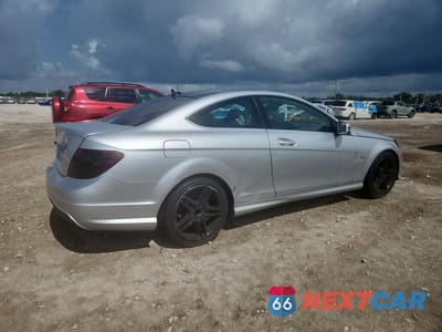 Trzecie zdjęcie samochodu z tyłu: 2012 MERCEDES-BENZ C 250 VIN:WDDGJ4HB0CF765726 - miniatura