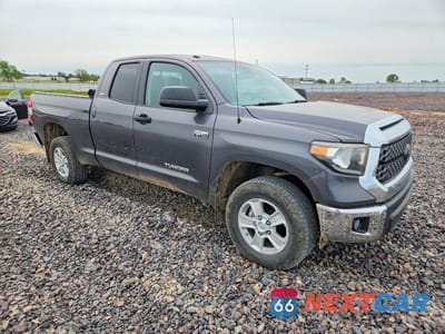Czwarte zdjęcie samochodu z boku: 2018 TOYOTA TUNDRA SR5 VIN:5TFUW5F15JX743355 - miniatura