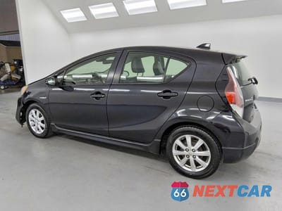 Drugie zdjęcie samochodu z przodu: 2017 TOYOTA PRIUS C FOUR VIN:JTDKDTB30H1592687 - miniatura