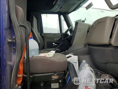 Piąte zdjęcie samochodu w środku: 2016 INTERNATIONAL PROSTAR SEMI TRUCK VIN:3HSDJSNR5GN133220 - miniatura
