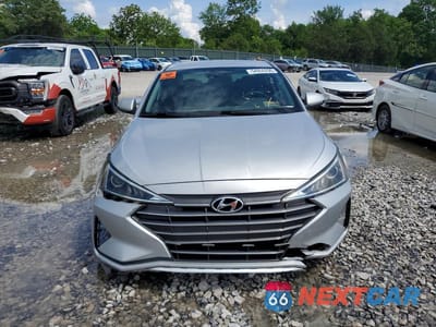 Piąte zdjęcie samochodu w środku: 2019 HYUNDAI ELANTRA SEL VIN:5NPD84LF2KH415084 - miniatura