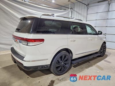 Trzecie zdjęcie samochodu z tyłu: 2023 LINCOLN NAVIGATOR RESERVE VIN:5LMJJ2LG6PEL04123 - miniatura