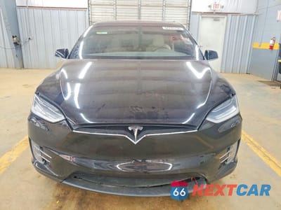 Piąte zdjęcie samochodu w środku: 2016 TESLA MODEL X P90D VIN:5YJXCAE4XGFS00192 - miniatura