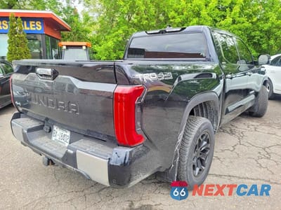 Czwarte zdjęcie samochodu z boku: 2022 TOYOTA TUNDRA LIMITED HV VIN:5TFJC5DB3NX008452 - miniatura
