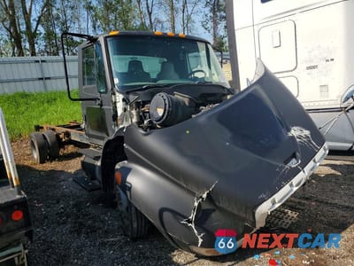 Czwarte zdjęcie samochodu z boku: 2005 INTERNATIONAL 4300 TRUCK CAB AND CHASSIS VIN:1HTMNAAM35H698819 - miniatura