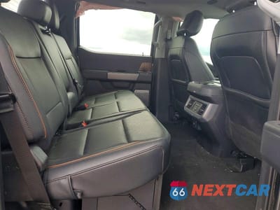 Zdjęcie 10 z 12 samochodu: 2025 FORD F350 SUPER DUTY VIN:1FT8W3BN0SED81513 - miniatura