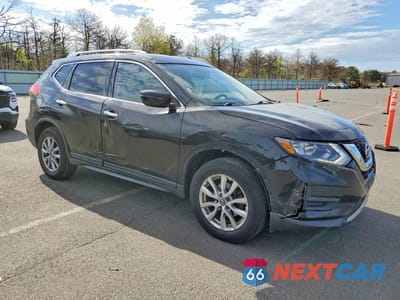 Czwarte zdjęcie samochodu z boku: 2017 NISSAN ROGUE SV VIN:KNMAT2MTXHP551177 - miniatura
