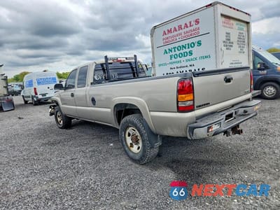 Trzecie zdjęcie samochodu z tyłu: 2002 GMC SIERRA K2500 HEAVY DUTY VIN:1GTHK29U52E237104 - miniatura