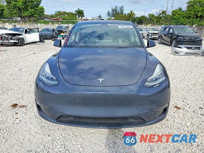 Piąte zdjęcie samochodu w środku: 2023 TESLA MODEL Y VIN:7SAYGDEE8PA041661 - miniatura