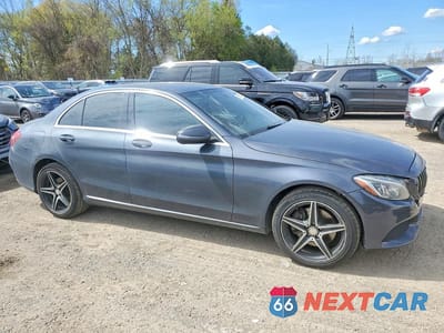 Czwarte zdjęcie samochodu z boku: 2016 MERCEDES-BENZ C 300 4MATIC VIN:55SWF4KB3GU100618 - miniatura