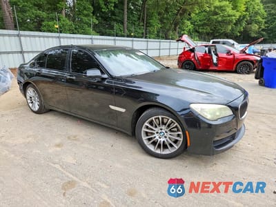 Czwarte zdjęcie samochodu z boku: 2013 BMW 750 I VIN:WBAYA8C59DD227835 - miniatura