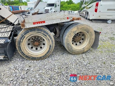 Zdjęcie 9 z 10 samochodu: 2014 VOLVO VNL SEMI TRUCK VIN:4V4NC9EG2EN151847 - miniatura