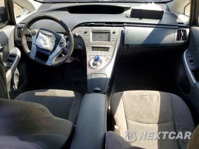 Zdjęcie 8 z 12 samochodu: 2012 TOYOTA PRIUS THREE VIN:JTDKN3DU9C5433834 - miniatura