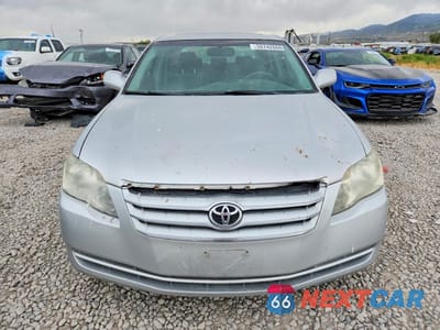 Piąte zdjęcie samochodu w środku: 2005 TOYOTA AVALON XL VIN:4T1BK36B25U014619 - miniatura