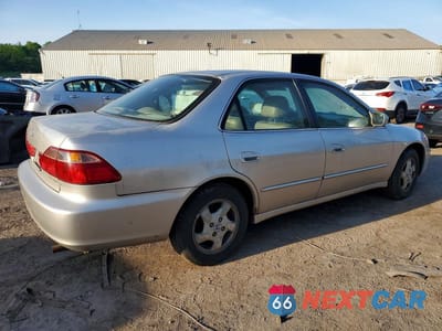 Trzecie zdjęcie samochodu z tyłu: 1998 HONDA ACCORD EX VIN:1HGCG6672WA257360 - miniatura