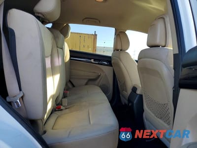 Zdjęcie 10 z 12 samochodu: 2013 KIA SORENTO LX VIN:5XYKT3A65DG337655 - miniatura