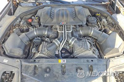 Zdjęcie 7 z 14 samochodu: 2016 BMW M5 VIN:WBSFV9C55GD595740 - miniatura