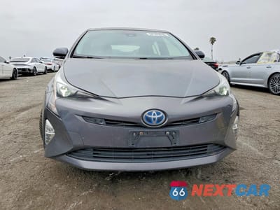 Piąte zdjęcie samochodu w środku: 2017 TOYOTA PRIUS THREE TOURING VIN:JTDKARFUXH3048331 - miniatura
