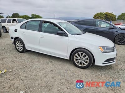 Czwarte zdjęcie samochodu z boku: 2015 VOLKSWAGEN JETTA SE VIN:3VWD17AJ6FM418712 - miniatura
