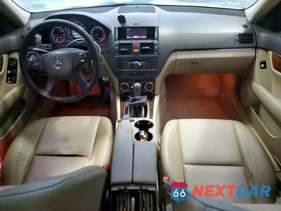 Zdjęcie 8 z 12 samochodu: 2011 MERCEDES-BENZ C 300 4MATIC VIN:WDDGF8BB8BR136326 - miniatura