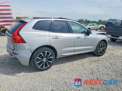 Trzecie zdjęcie samochodu z tyłu: 2025 VOLVO XC60 PLUS VIN:YV4M12RCXS1135455 - miniatura