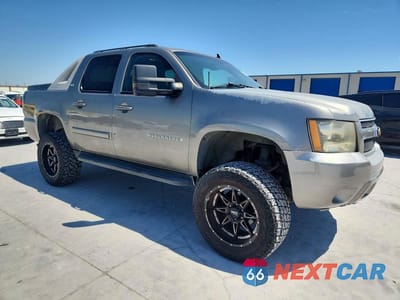 Czwarte zdjęcie samochodu z boku: 2007 CHEVROLET AVALANCHE K1500 VIN:3GNFK12367G141007 - miniatura