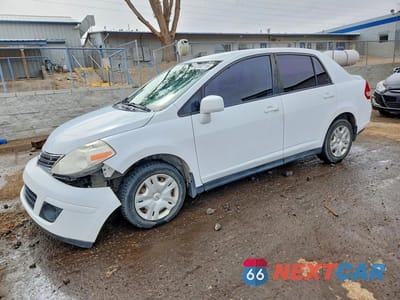 2010 NISSAN VERSA 1.8 S 3N1BC1AP2AL353929 - główne zdjęcie licytacji z USA - miniatura