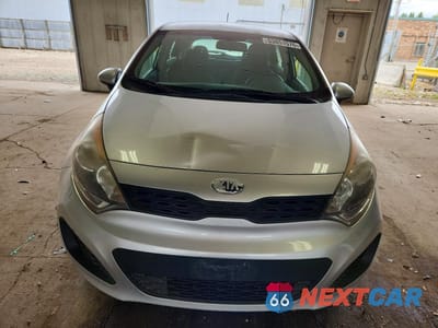 Piąte zdjęcie samochodu w środku: 2014 KIA RIO LX VIN:KNADM5A38E6358539 - miniatura