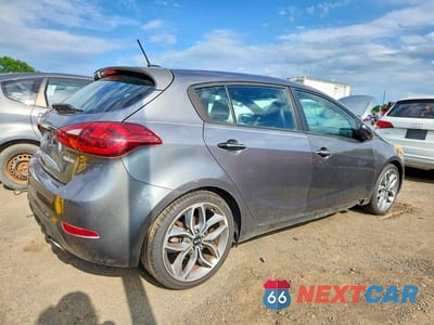 Trzecie zdjęcie samochodu z tyłu: 2016 KIA FORTE SX VIN:KNAFZ5A35G5592172 - miniatura