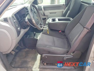Zdjęcie 7 z 12 samochodu: 2011 CHEVROLET SILVERADO K1500 VIN:1GCNKPEA0BF157084 - miniatura