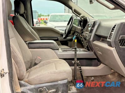Piąte zdjęcie samochodu w środku: 2019 FORD F150 SUPERCREW VIN:1FTEW1E42KKE96741 - miniatura