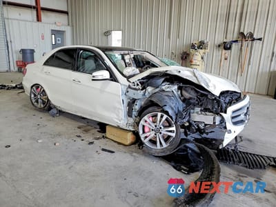 Czwarte zdjęcie samochodu z boku: 2016 MERCEDES-BENZ E 350 4MATIC VIN:WDDHF8JB4GB272023 - miniatura