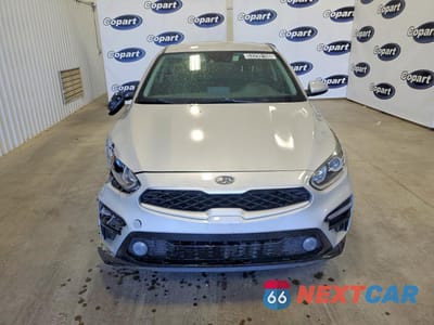 Piąte zdjęcie samochodu w środku: 2021 KIA FORTE LXS VIN:3KPF24AD3ME346537 - miniatura