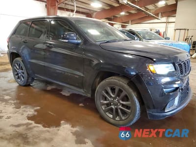 Czwarte zdjęcie samochodu z boku: 2019 JEEP GRAND CHEROKEE OVERLAND VIN:1C4RJFCG5KC666143 - miniatura