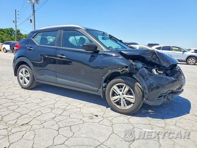 Czwarte zdjęcie samochodu z boku: 2019 NISSAN KICKS S VIN:3N1CP5CU0KL514282 - miniatura