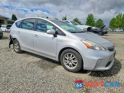 Czwarte zdjęcie samochodu z boku: 2013 TOYOTA PRIUS V THREE VIN:JTDZN3EU9D3223437 - miniatura