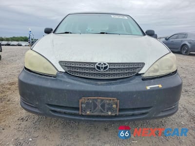 Piąte zdjęcie samochodu w środku: 2004 TOYOTA CAMRY LE VIN:4T1BE32KX4U310726 - miniatura
