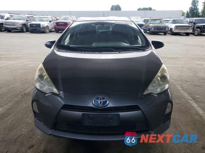Piąte zdjęcie samochodu w środku: 2014 TOYOTA PRIUS C THREE VIN:JTDKDTB36E1067760 - miniatura