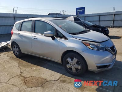 Czwarte zdjęcie samochodu z boku: 2018 NISSAN VERSA NOTE SV VIN:3N1CE2CP3JL352189 - miniatura