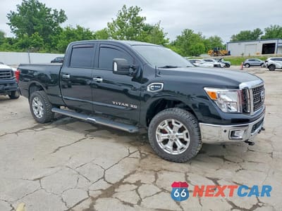 Czwarte zdjęcie samochodu z boku: 2017 NISSAN TITAN XD SV VIN:1N6BA1F47HN521802 - miniatura