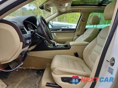 Zdjęcie 7 z 13 samochodu: 2015 VOLKSWAGEN TOUAREG V6 TDI VIN:WVGEP9BP2FD003219 - miniatura